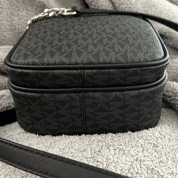 Michael Kors Jet Set Travel Medium Logo Crossbody Bag - Picture 6 of 8